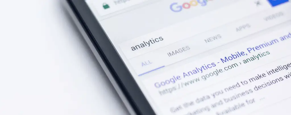 How many people look past the first SERP on Google