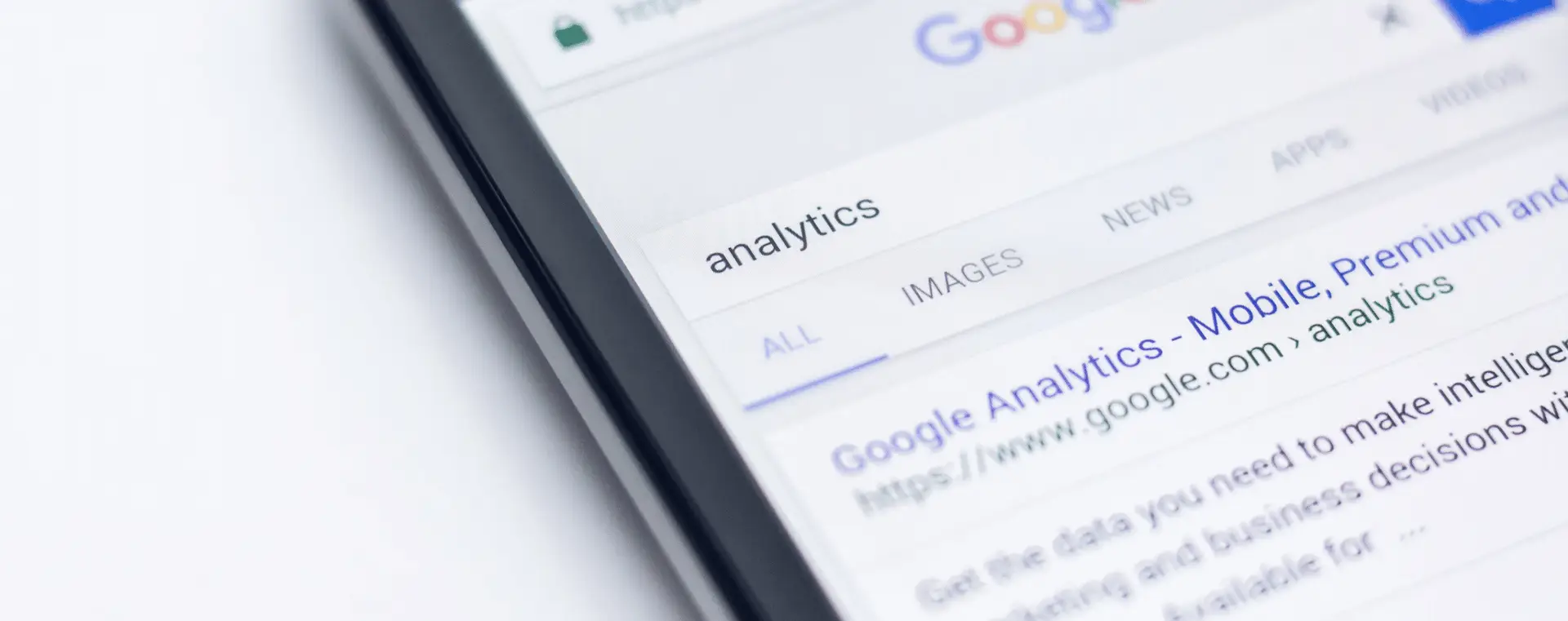 How many people look past the first SERP on Google